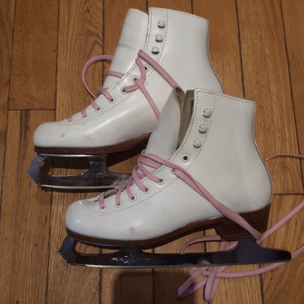 Riedell leather figureskates with MK 21 blade.
